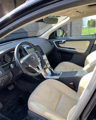 Volvo XC 60 cena 95000 przebieg: 147000, rok produkcji 2016 z Kraków małe 67